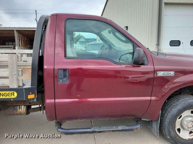 image for item DZ7118 2006 Ford F250 Super Duty flatbed pickup truck