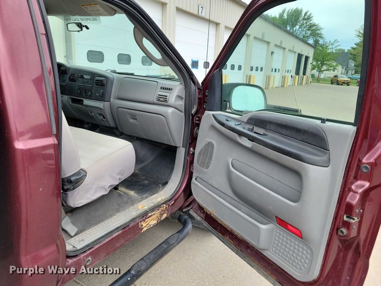 image for item DZ7118 2006 Ford F250 Super Duty flatbed pickup truck