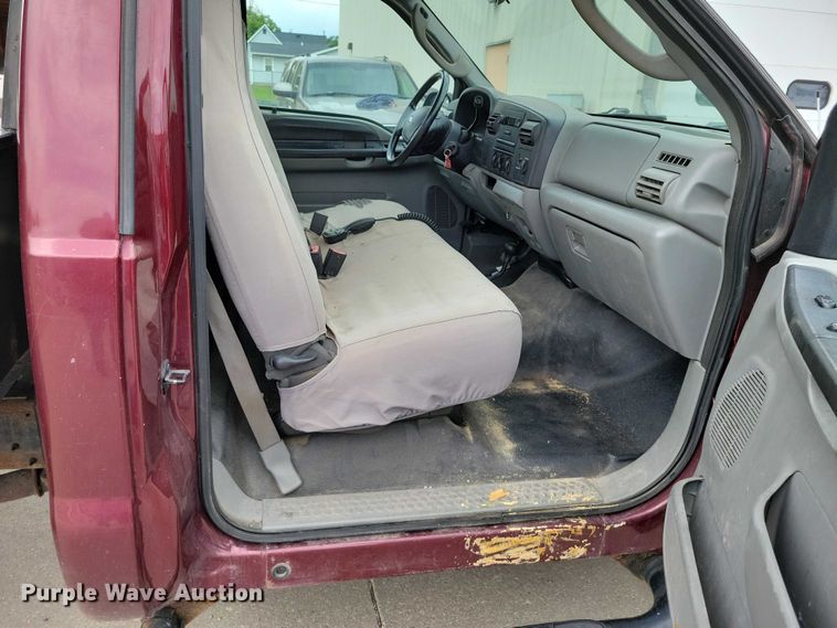 image for item DZ7118 2006 Ford F250 Super Duty flatbed pickup truck