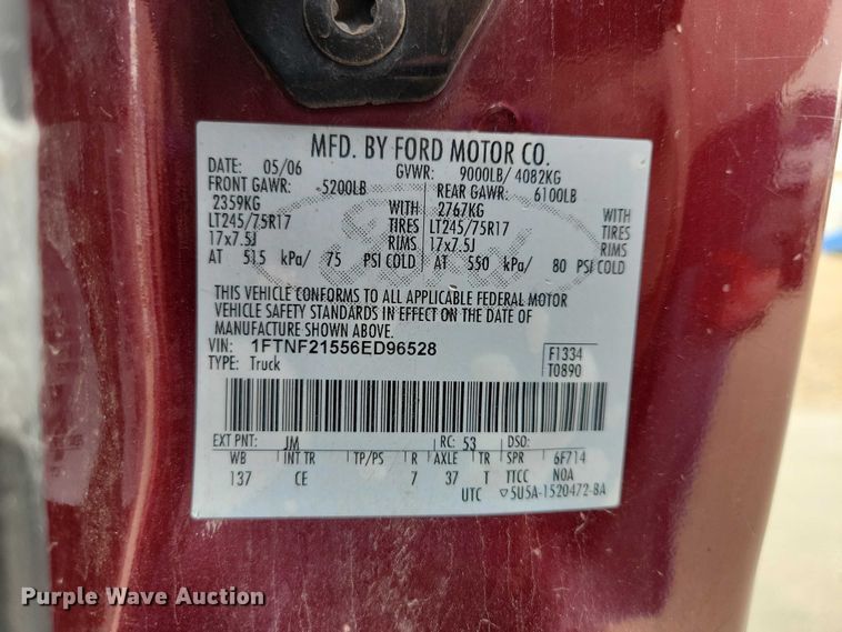 image for item DZ7118 2006 Ford F250 Super Duty flatbed pickup truck