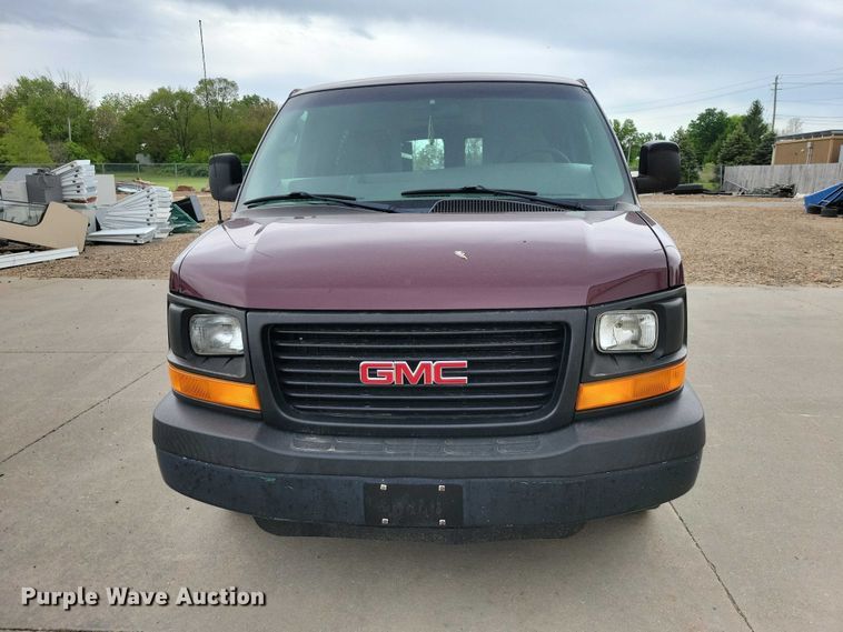 image for item DZ7119 2004 GMC Savana 2500 van