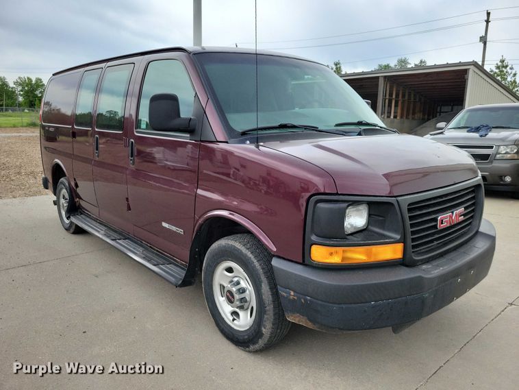 image for item DZ7119 2004 GMC Savana 2500 van