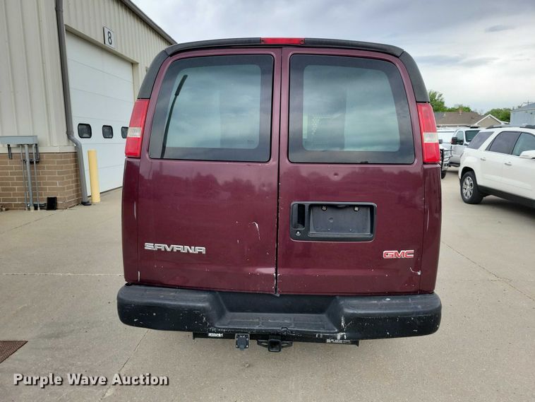 image for item DZ7119 2004 GMC Savana 2500 van