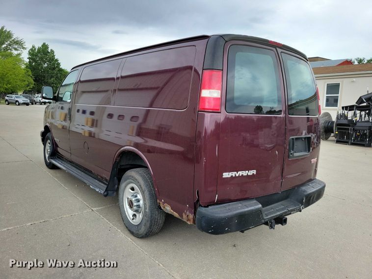 image for item DZ7119 2004 GMC Savana 2500 van