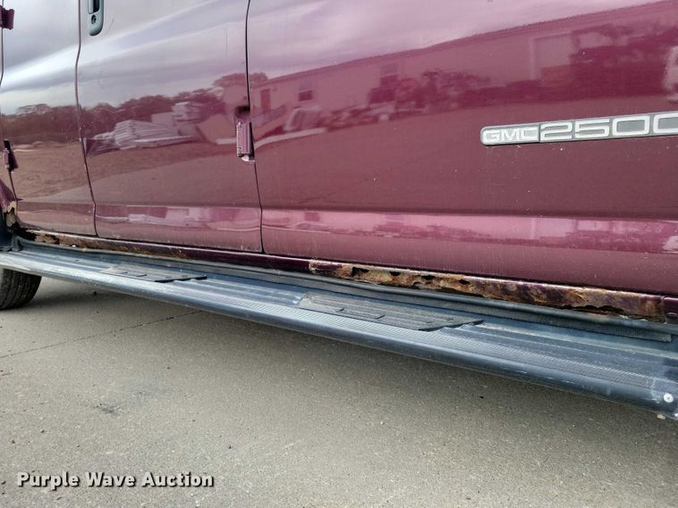 image for item DZ7119 2004 GMC Savana 2500 van