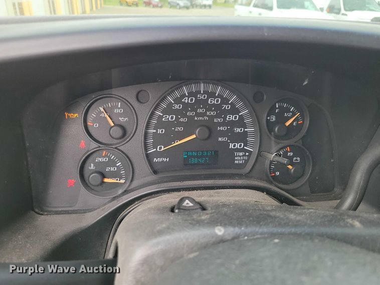 image for item DZ7119 2004 GMC Savana 2500 van
