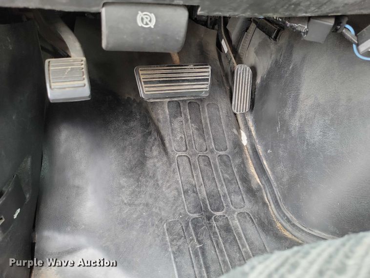 image for item DZ7119 2004 GMC Savana 2500 van