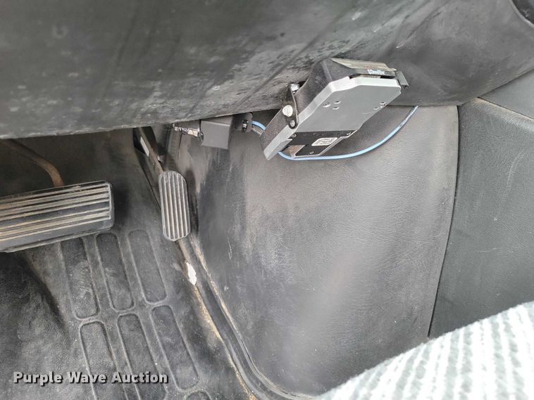 image for item DZ7119 2004 GMC Savana 2500 van