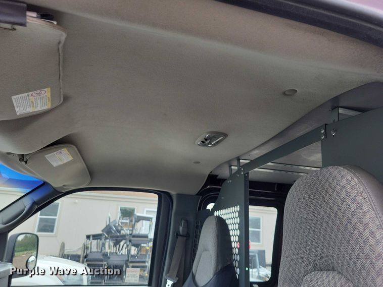 image for item DZ7119 2004 GMC Savana 2500 van