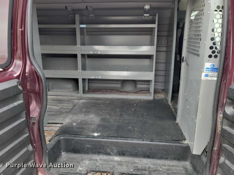 image for item DZ7119 2004 GMC Savana 2500 van