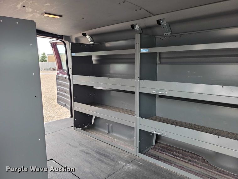 image for item DZ7119 2004 GMC Savana 2500 van