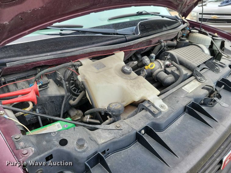 image for item DZ7119 2004 GMC Savana 2500 van