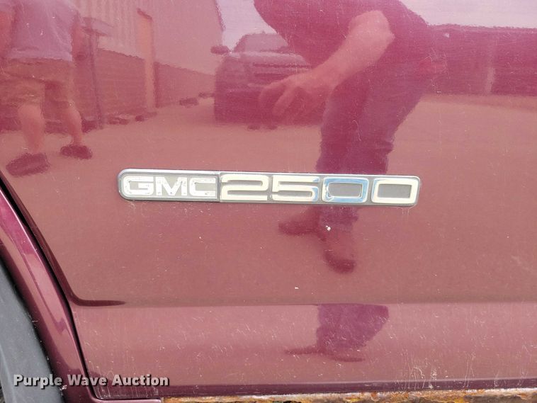 image for item DZ7119 2004 GMC Savana 2500 van