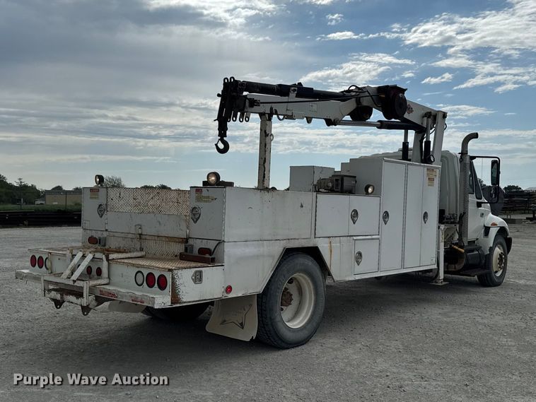 image for item EA2341 2003 International 4300 utility / service truck