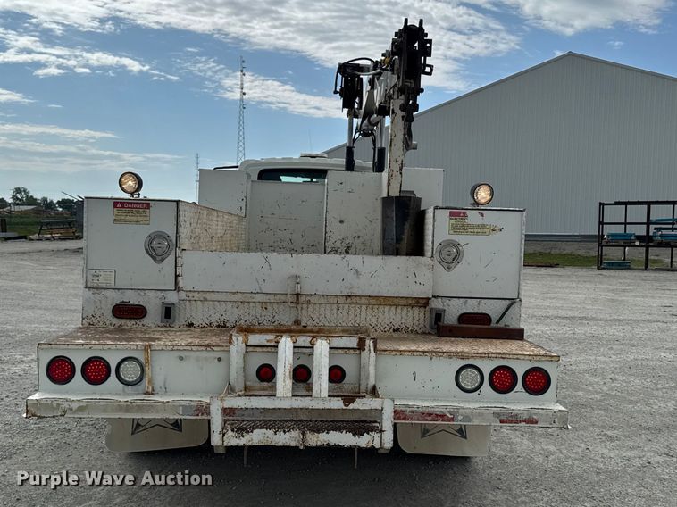 image for item EA2341 2003 International 4300 utility / service truck