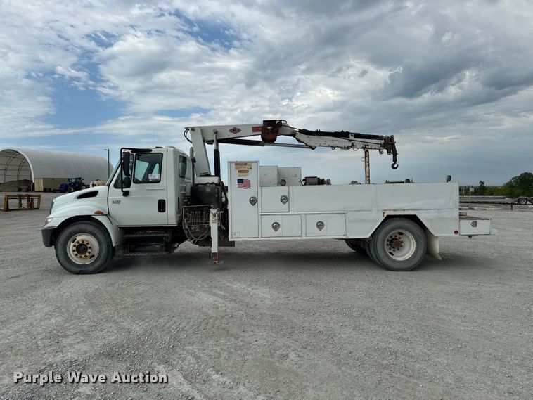 image for item EA2341 2003 International 4300 utility / service truck