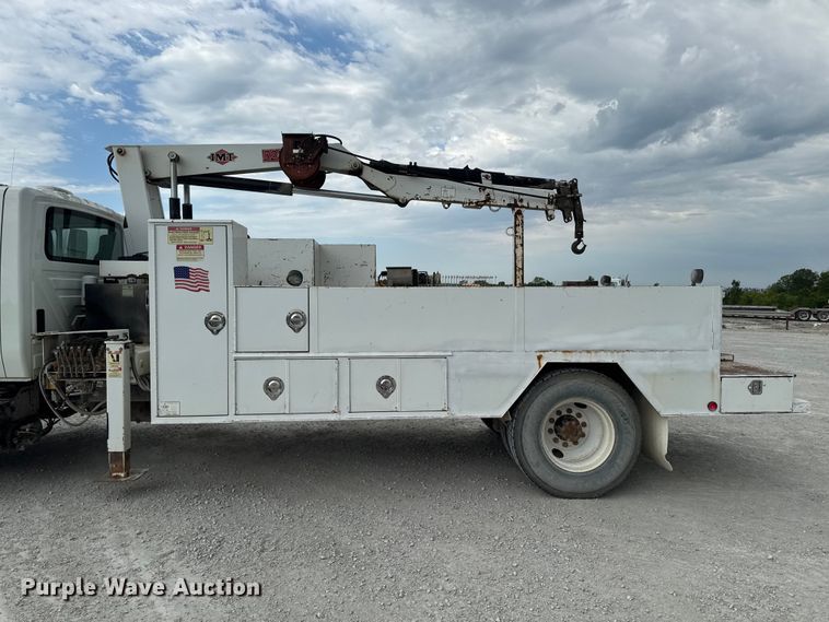 image for item EA2341 2003 International 4300 utility / service truck