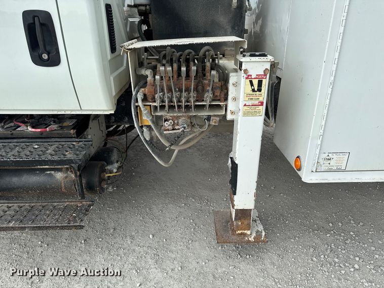 image for item EA2341 2003 International 4300 utility / service truck