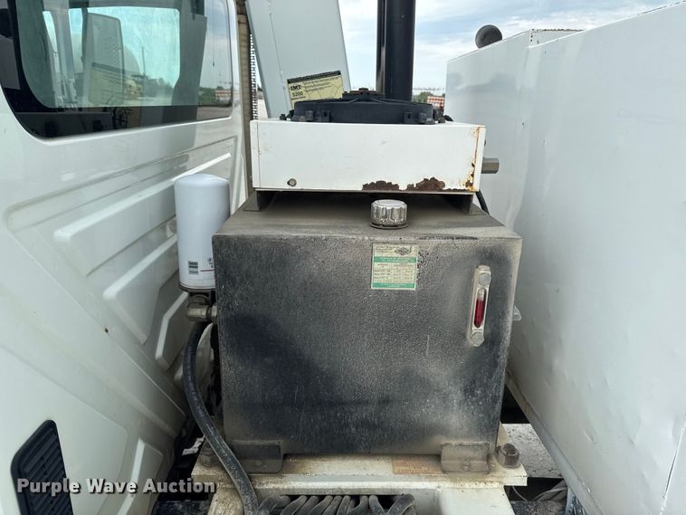 image for item EA2341 2003 International 4300 utility / service truck