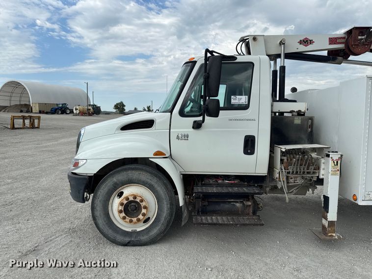 image for item EA2341 2003 International 4300 utility / service truck