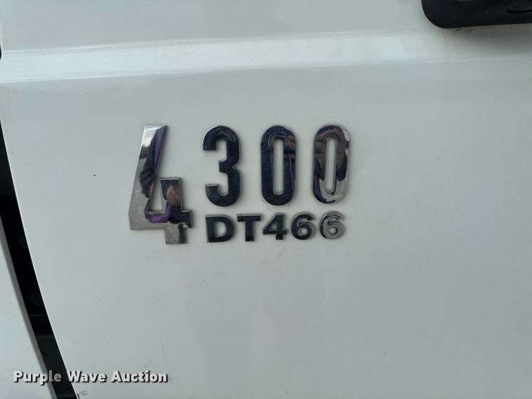 image for item EA2341 2003 International 4300 utility / service truck