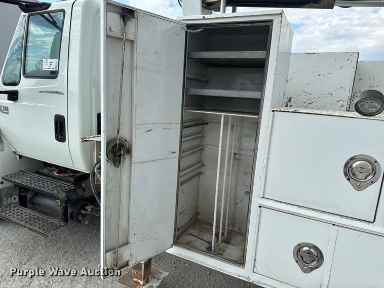 image for item EA2341 2003 International 4300 utility / service truck