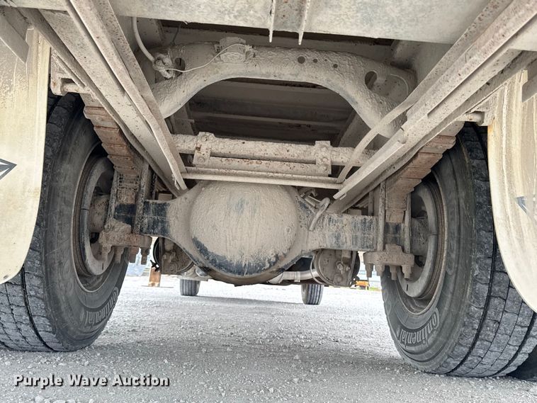 image for item EA2341 2003 International 4300 utility / service truck
