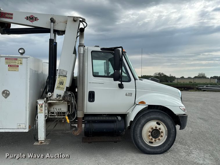 image for item EA2341 2003 International 4300 utility / service truck