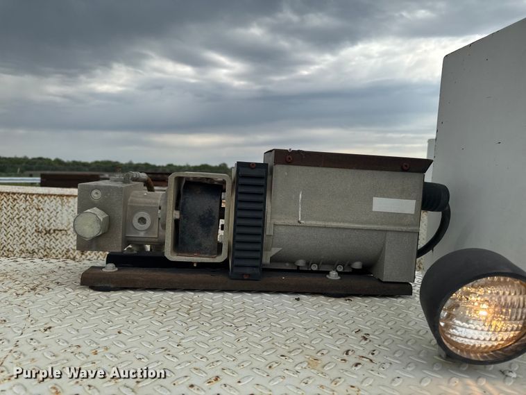 image for item EA2341 2003 International 4300 utility / service truck