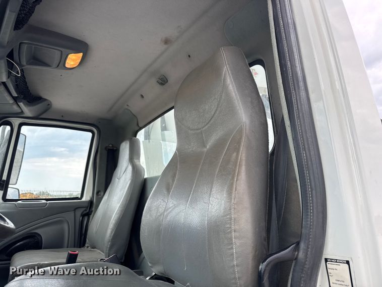 image for item EA2341 2003 International 4300 utility / service truck