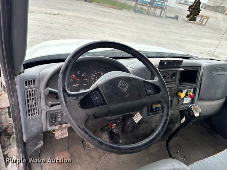image for item EA2341 2003 International 4300 utility / service truck