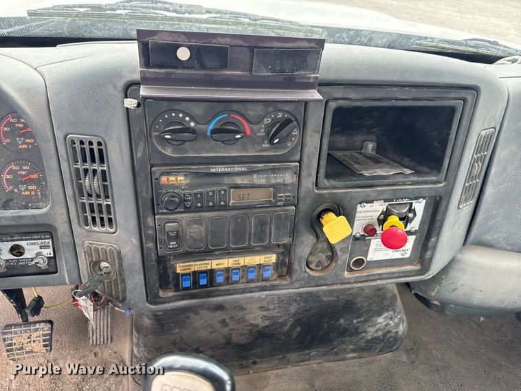 image for item EA2341 2003 International 4300 utility / service truck