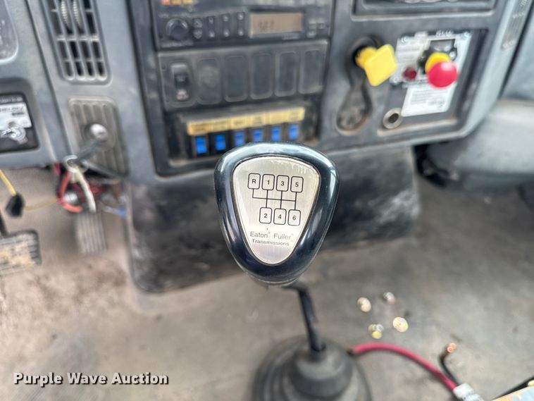 image for item EA2341 2003 International 4300 utility / service truck