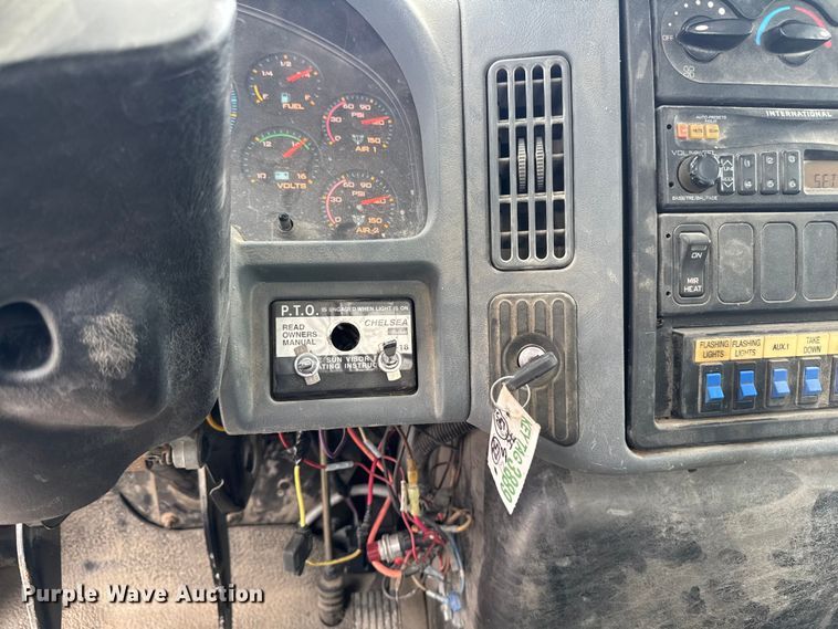 image for item EA2341 2003 International 4300 utility / service truck