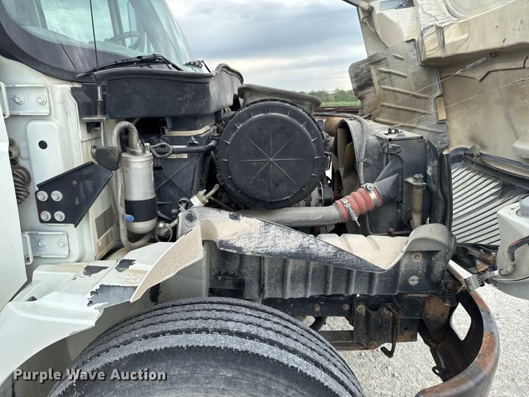 image for item EA2341 2003 International 4300 utility / service truck