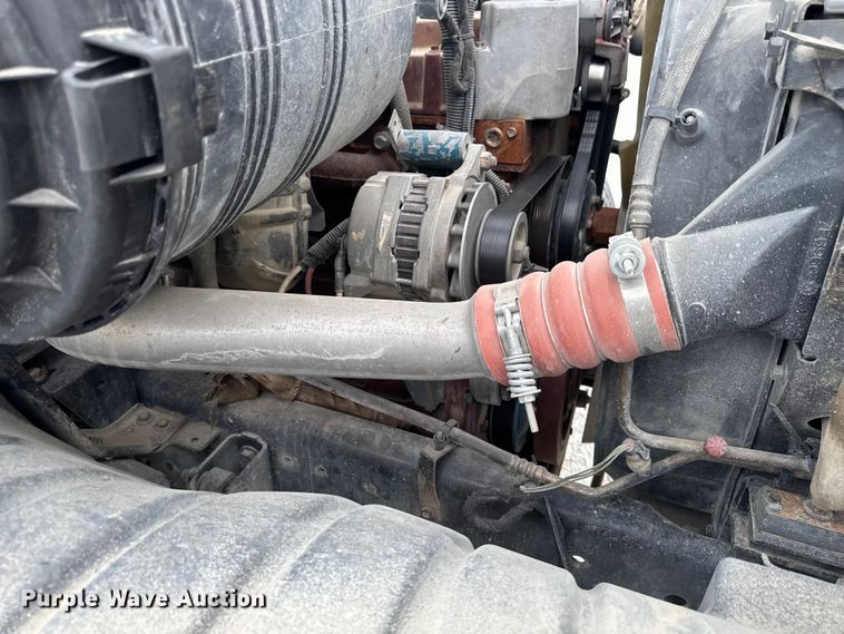 image for item EA2341 2003 International 4300 utility / service truck