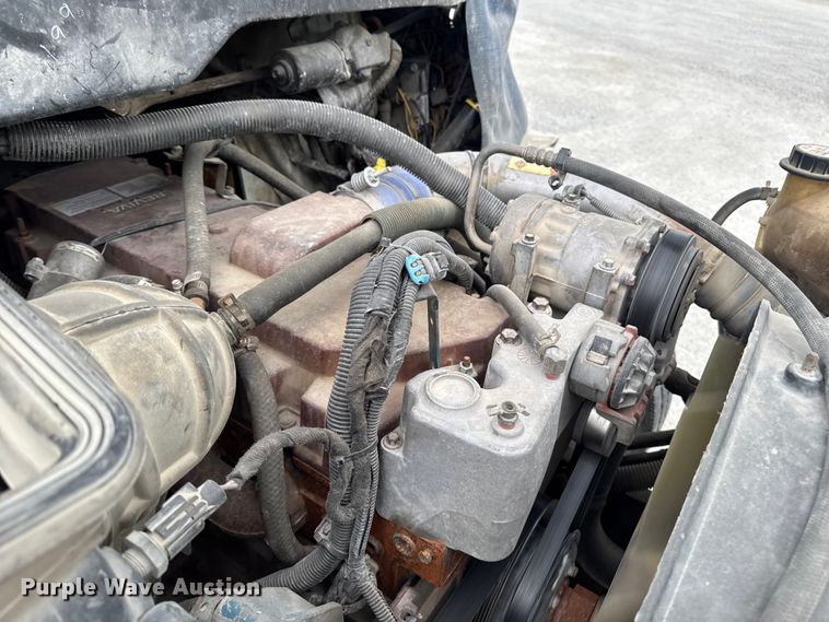 image for item EA2341 2003 International 4300 utility / service truck