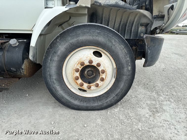 image for item EA2341 2003 International 4300 utility / service truck