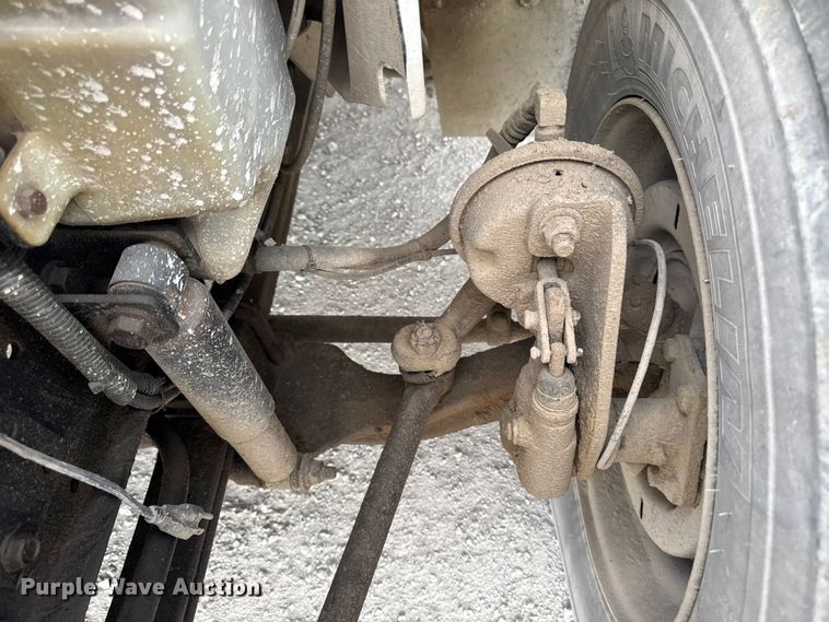 image for item EA2341 2003 International 4300 utility / service truck