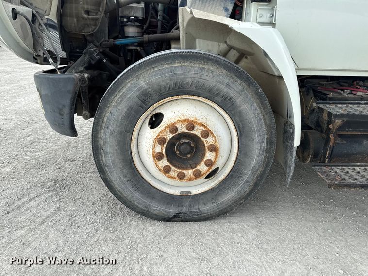 image for item EA2341 2003 International 4300 utility / service truck