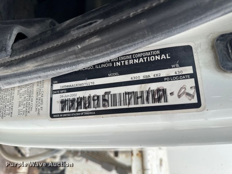 image for item EA2341 2003 International 4300 utility / service truck