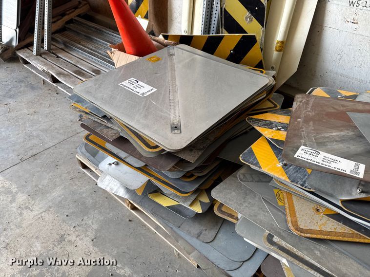 image for item EA2345 Approximately 100 road signs
