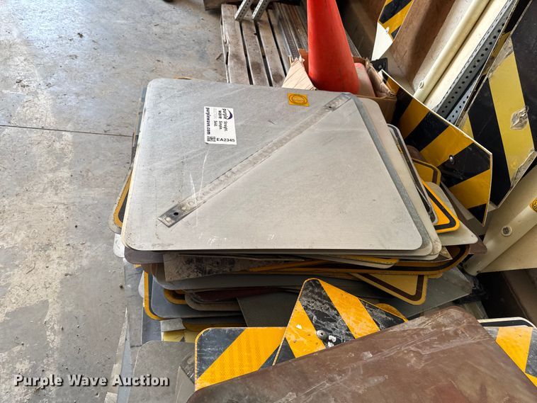 image for item EA2345 Approximately 100 road signs