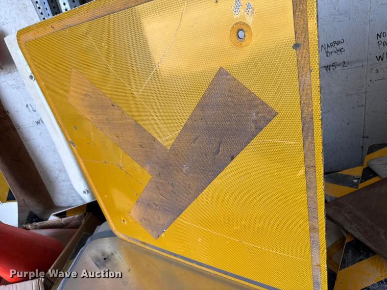 image for item EA2345 Approximately 100 road signs