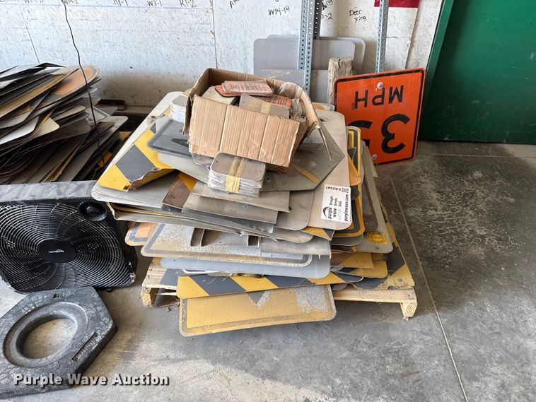 image for item EA2347 Approximately 100 road signs