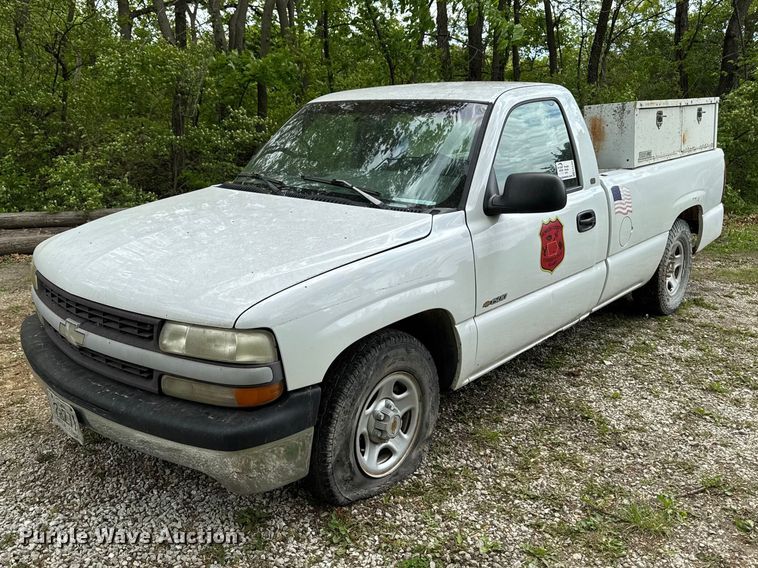 image for item EA2355 1999 Chevrolet Silverado 1500 pickup truck