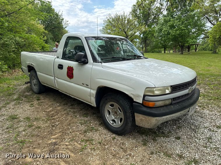 image for item EA2355 1999 Chevrolet Silverado 1500 pickup truck