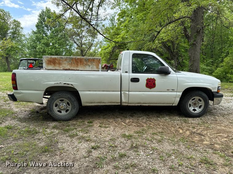 image for item EA2355 1999 Chevrolet Silverado 1500 pickup truck
