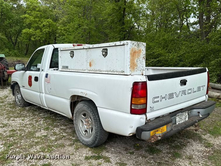 image for item EA2355 1999 Chevrolet Silverado 1500 pickup truck