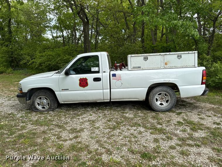 image for item EA2355 1999 Chevrolet Silverado 1500 pickup truck